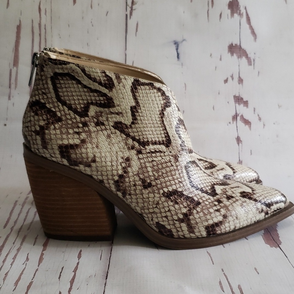 Vince Camuto 9.5 snake skin print block heel ankle boots - Picture 3 of 8